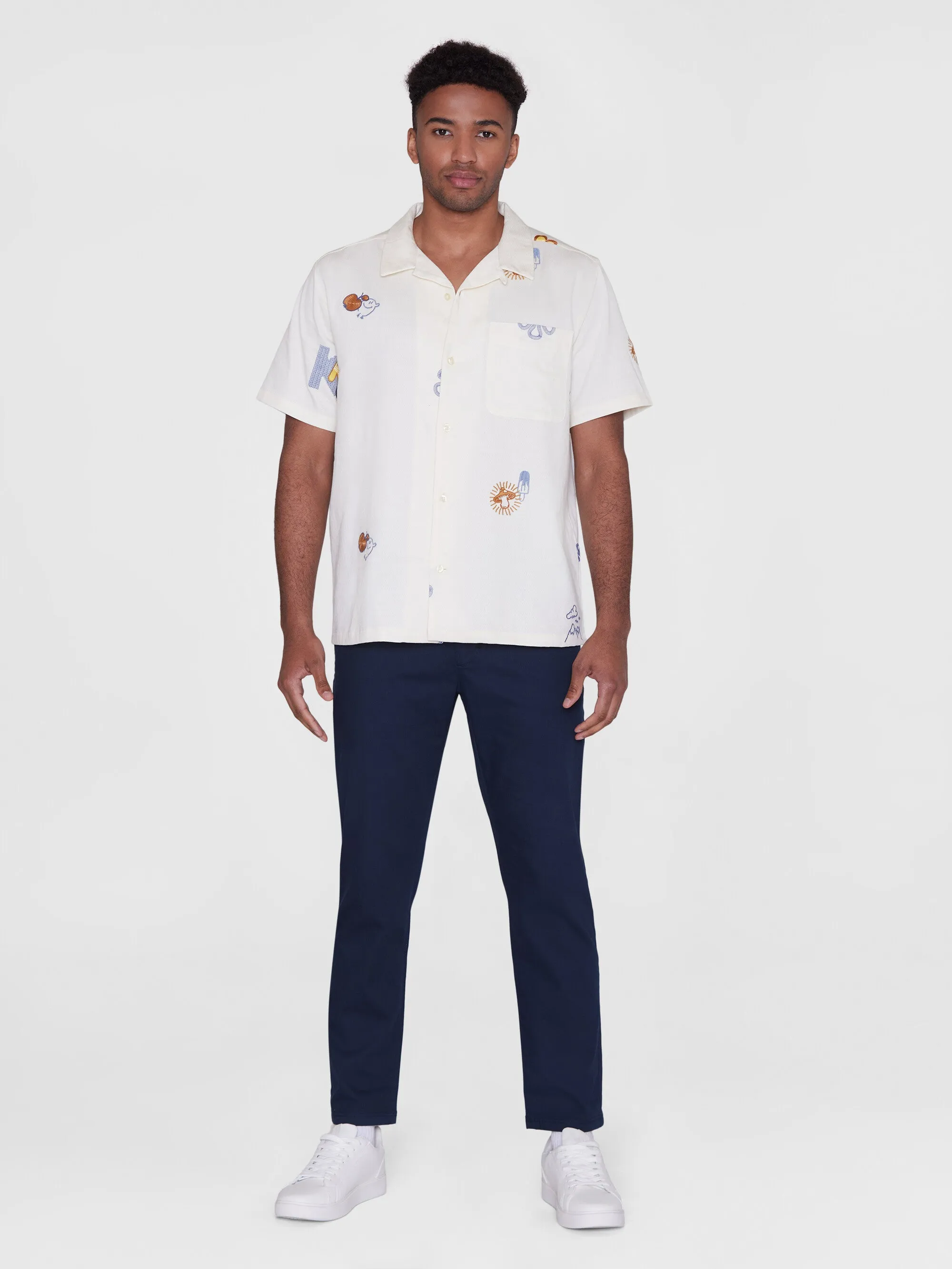 Box fit short sleeve shirt with embroidery - GOTS/Vegan - Egret