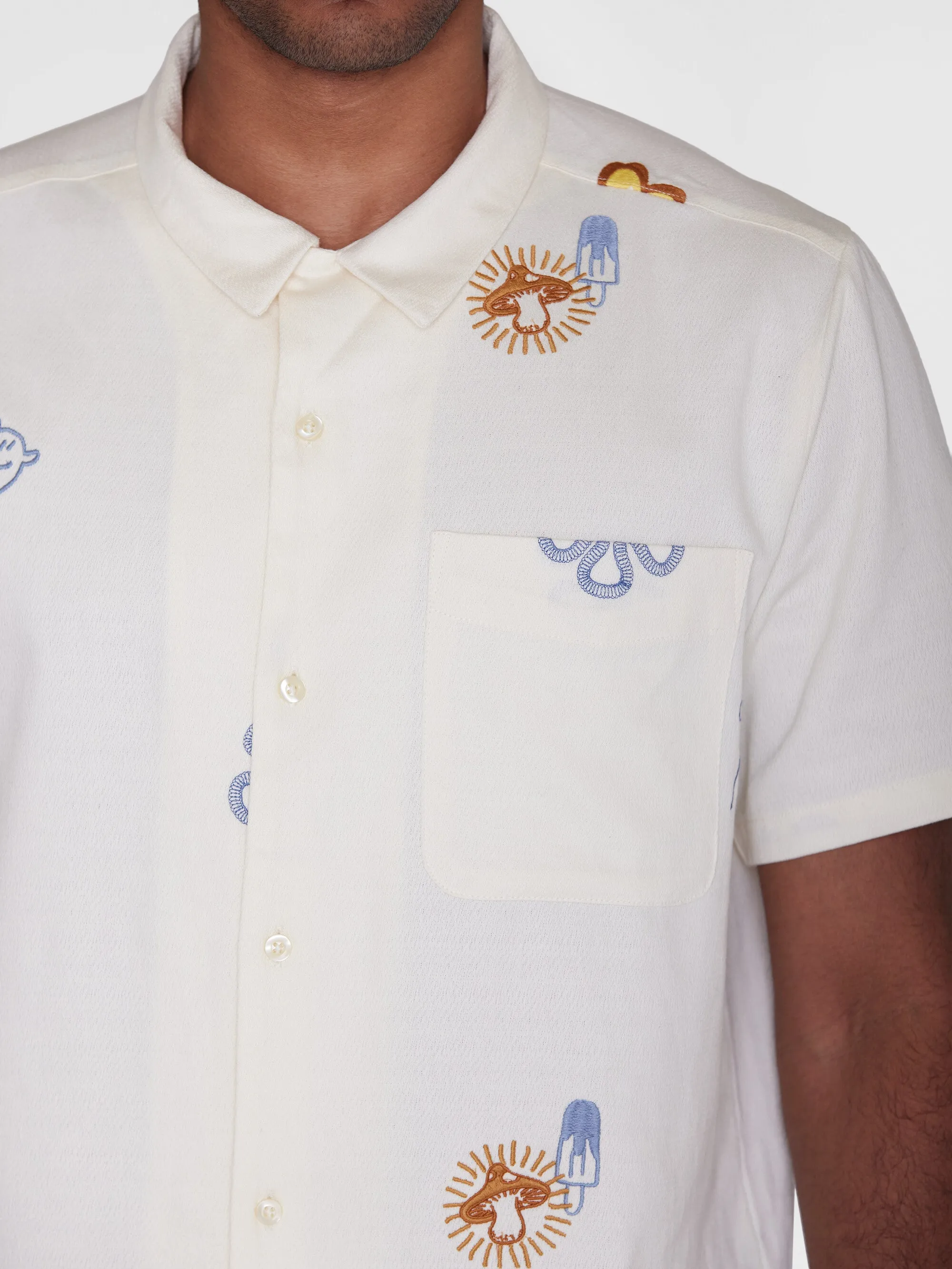 Box fit short sleeve shirt with embroidery - GOTS/Vegan - Egret